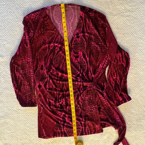 Anne Klein faux wrap top XL - pink and black snakeskin print, 3/4 sleeves - Picture 6 of 6